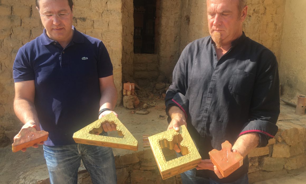 OPENING OF JIMÉNEZ’S OVEN WITH THE FIRST GAME OF BRICKS DESIGNED BY GAUDÍ