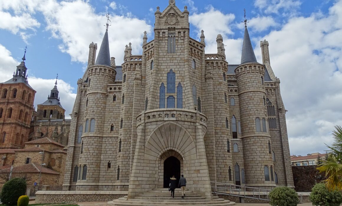El Palacio de Gaudí superó los 102.000 visitantes en 2022