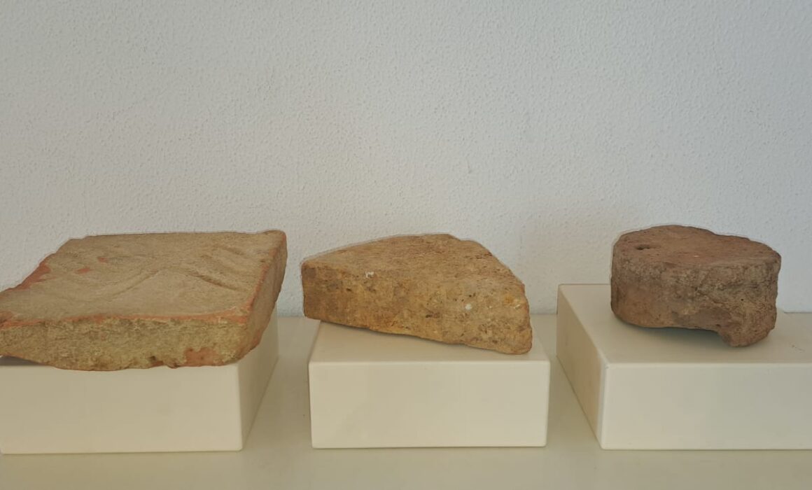 El Palacio muestra en septiembre tres piezas de material constructivo latericio