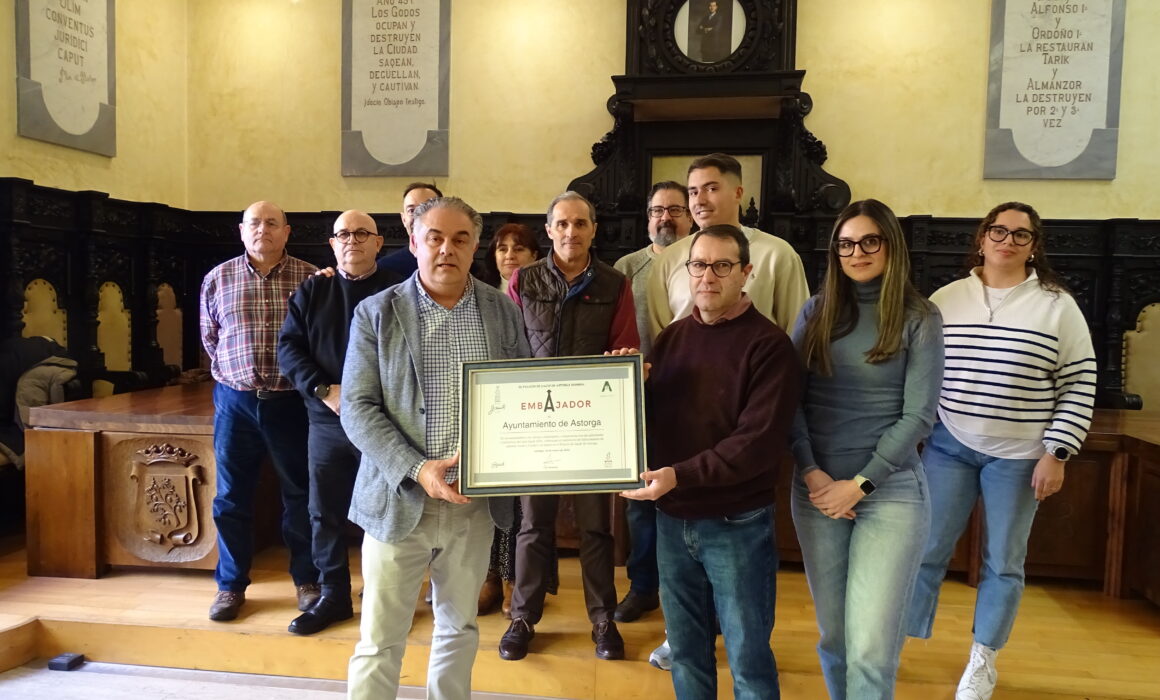El Palacio de Gaudí reconoce al Ayuntamiento de Astorga como «Embajador» por su apoyo al Año Gaudí